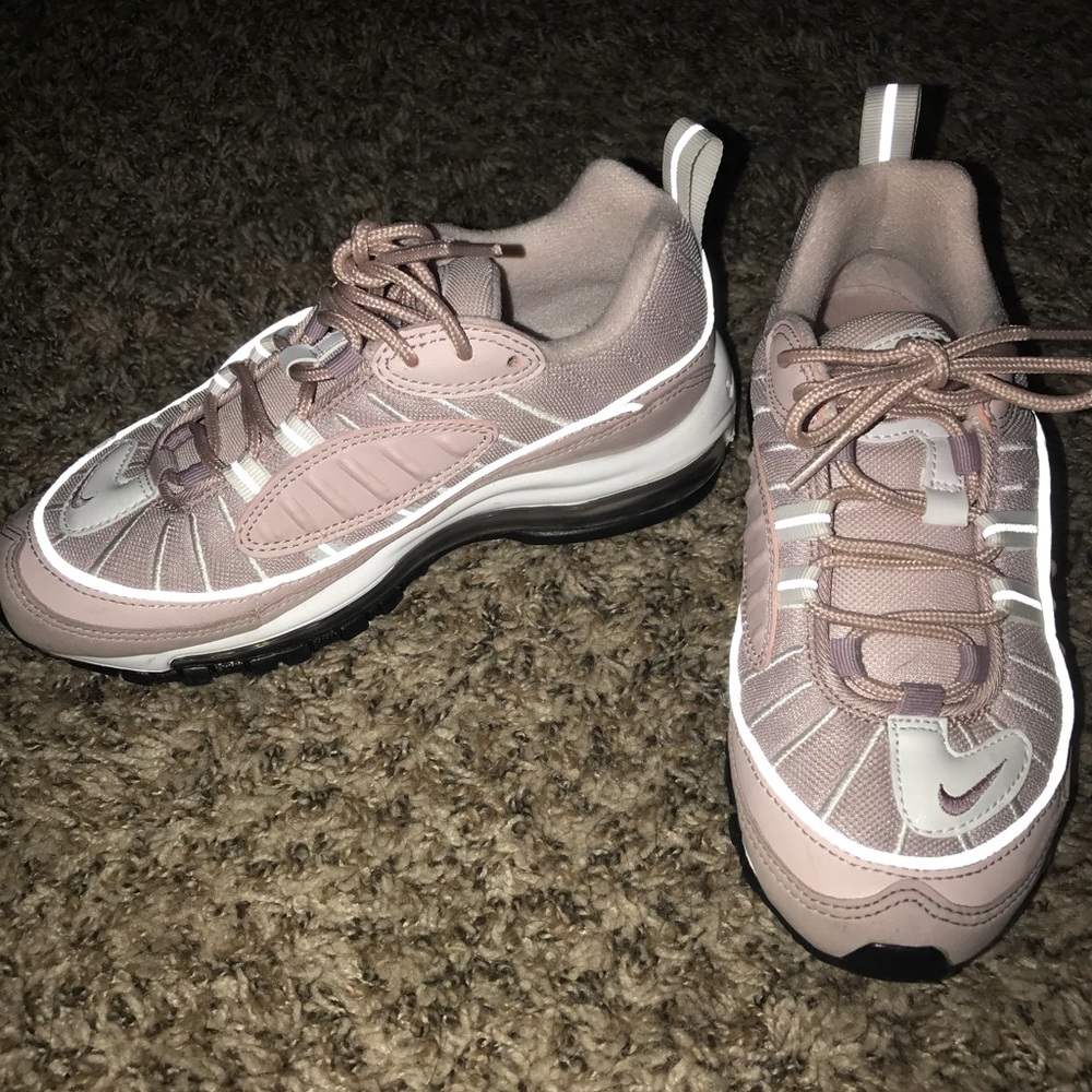 Nike Air max 98’s Women’s size 6!!